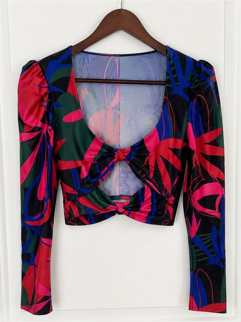 PatBO Tropical Print Cutout Long Sleeve Crop Top Size Medium - Picture 3 of 5
